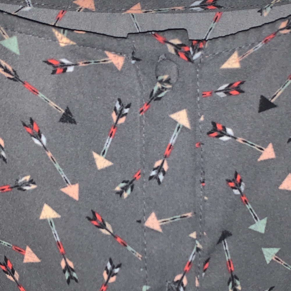 Torrid Light Arrow Patterned Top With Button Back… - image 3